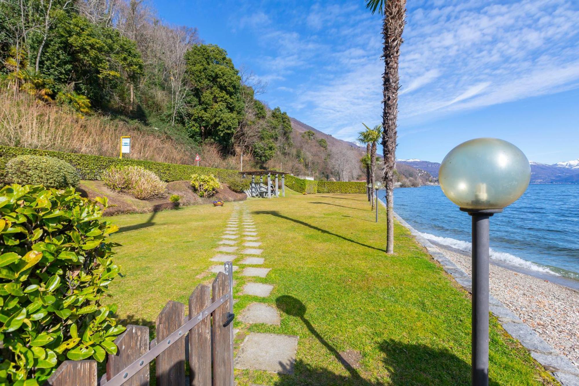 Blu Lake Apartment On Ghiffa Beach - Happy Rentals Dış mekan fotoğraf