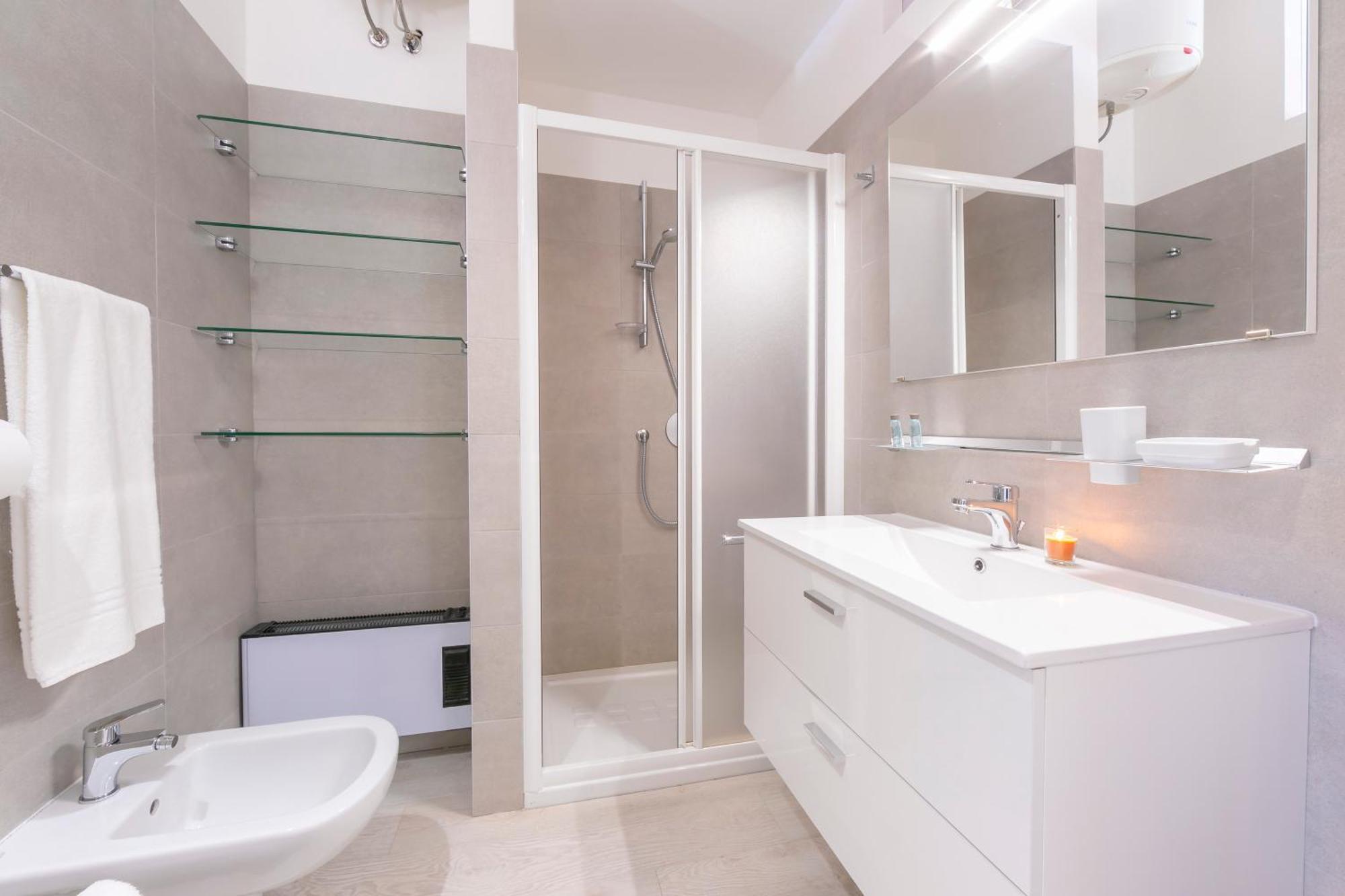 Blu Lake Apartment On Ghiffa Beach - Happy Rentals Dış mekan fotoğraf