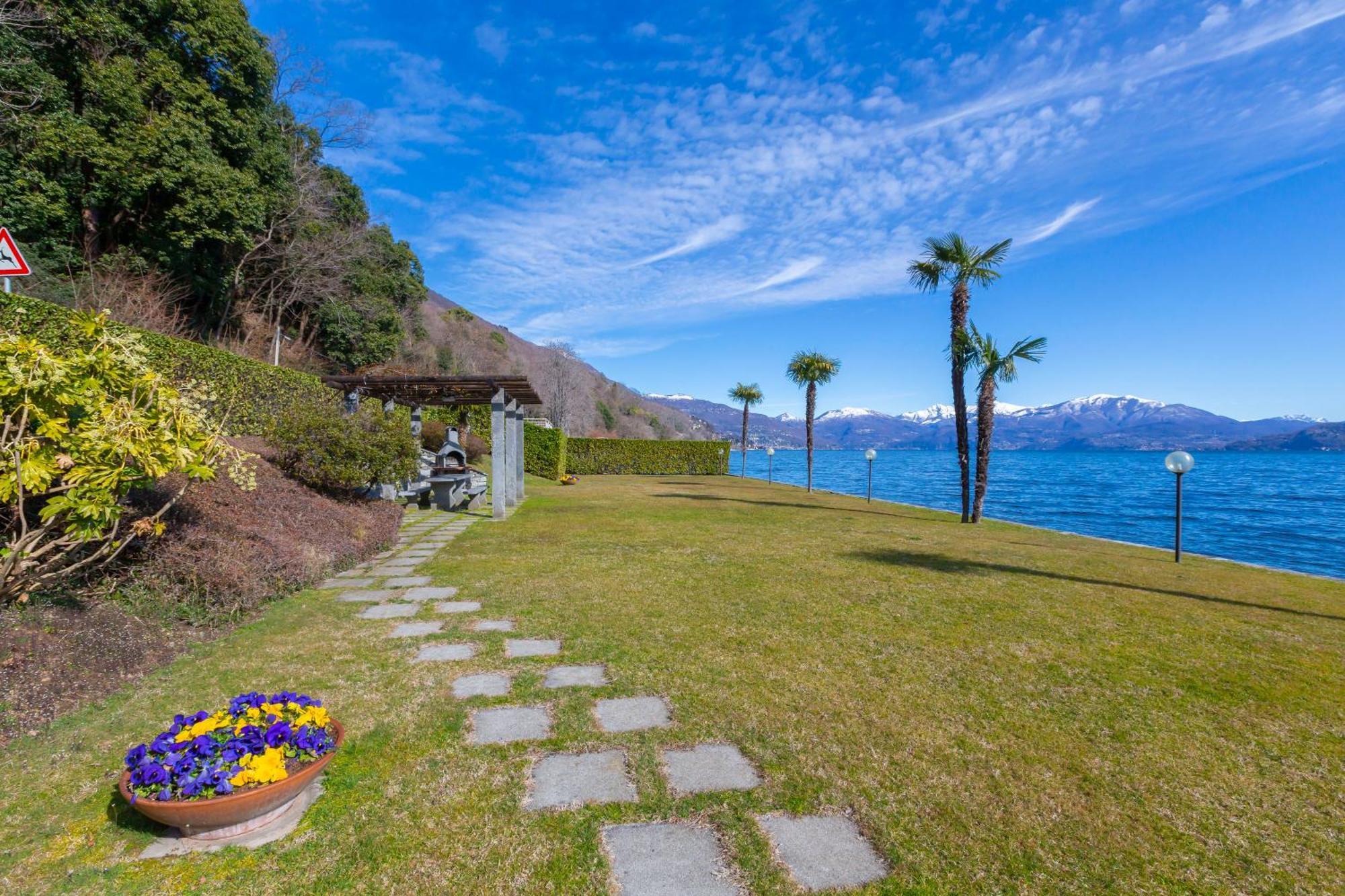 Blu Lake Apartment On Ghiffa Beach - Happy Rentals Dış mekan fotoğraf