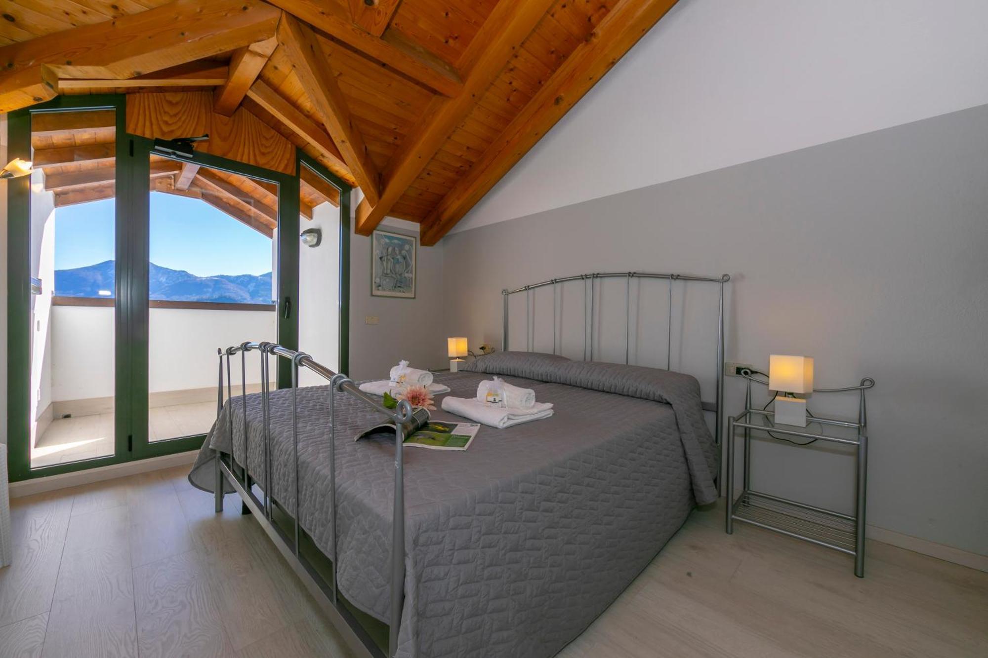 Blu Lake Apartment On Ghiffa Beach - Happy Rentals Dış mekan fotoğraf