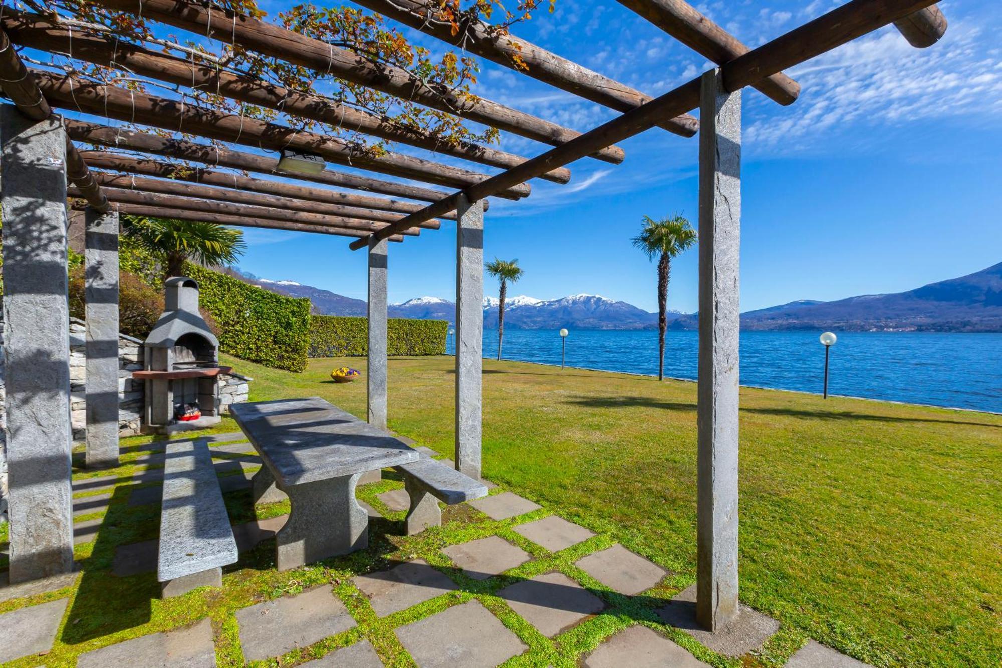 Blu Lake Apartment On Ghiffa Beach - Happy Rentals Dış mekan fotoğraf