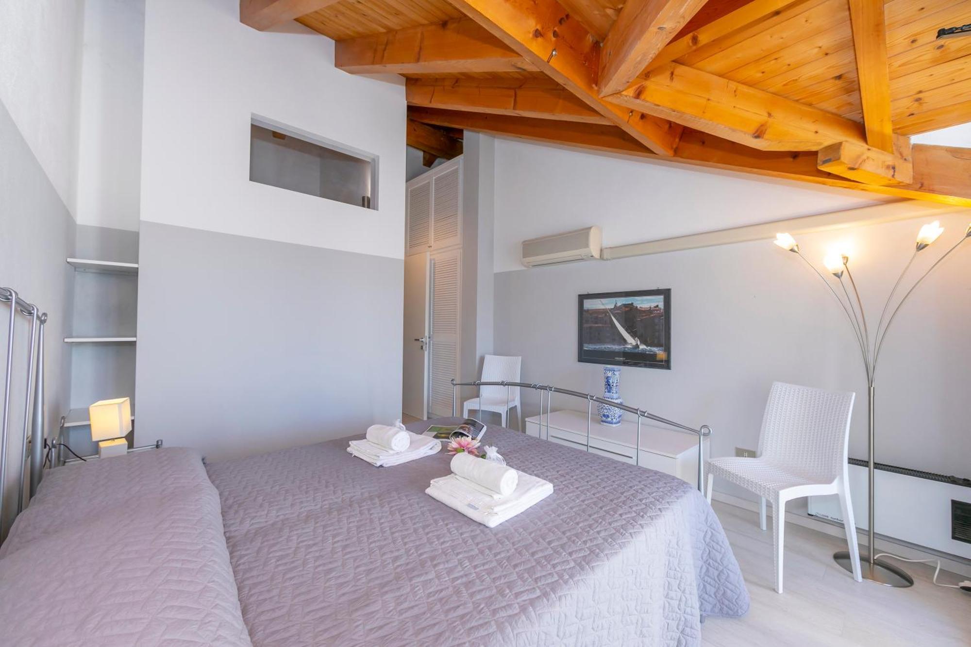 Blu Lake Apartment On Ghiffa Beach - Happy Rentals Dış mekan fotoğraf