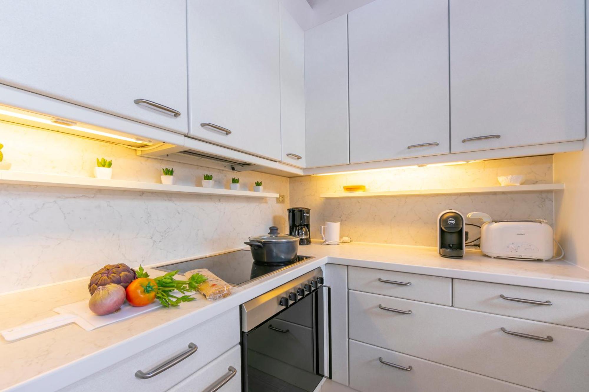 Blu Lake Apartment On Ghiffa Beach - Happy Rentals Dış mekan fotoğraf