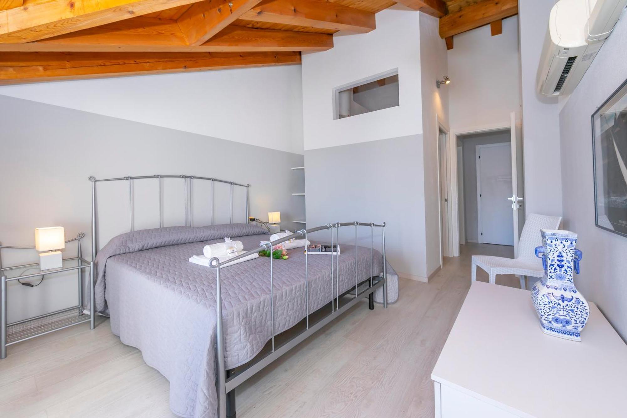 Blu Lake Apartment On Ghiffa Beach - Happy Rentals Dış mekan fotoğraf