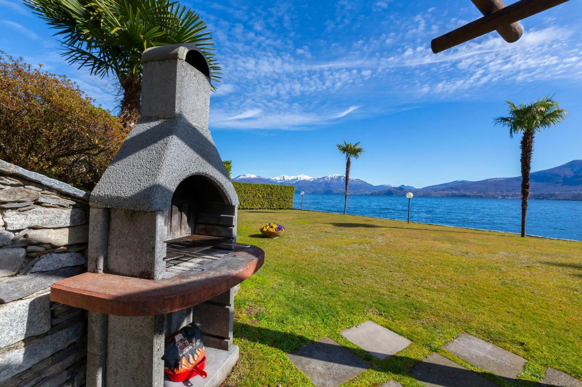 Blu Lake Apartment On Ghiffa Beach - Happy Rentals Dış mekan fotoğraf